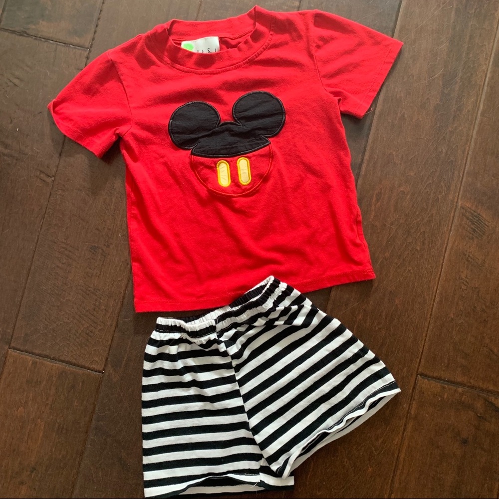 ❌SOLD❌ Mickey Appliqué set. Size 2T